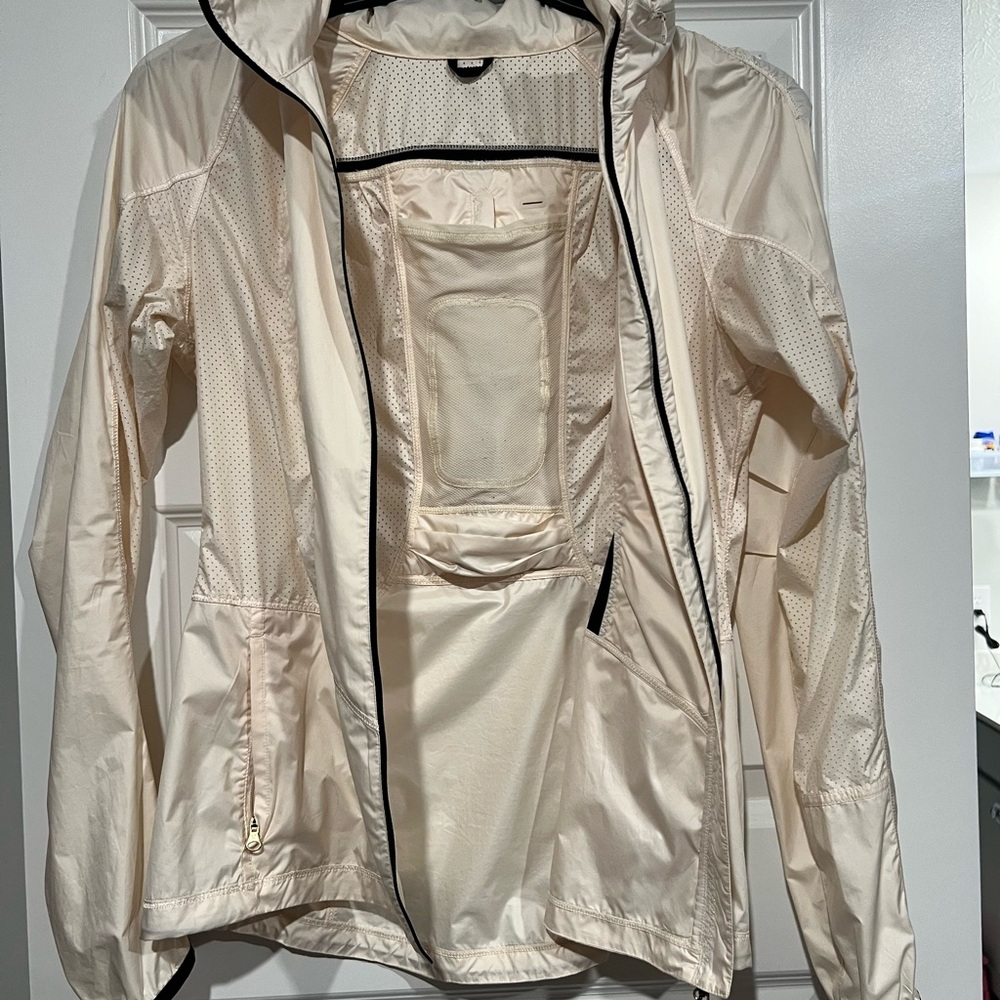 Lululemon Back Pack It Jacket Size 8- Cream and Black